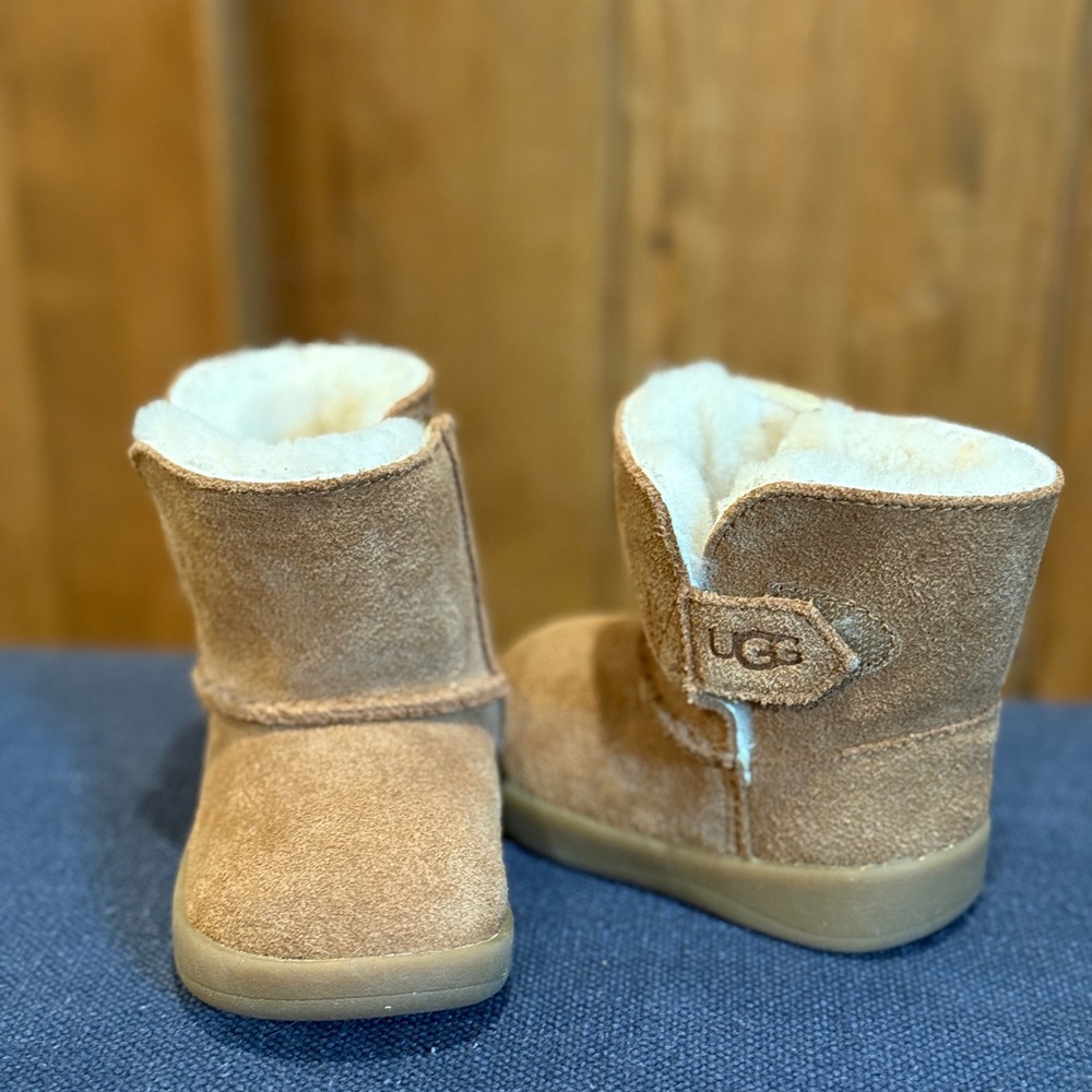 UGG Toddlers' Chestnut Suede Sheepskin Boots - Chestnut - Picture 2 of 5